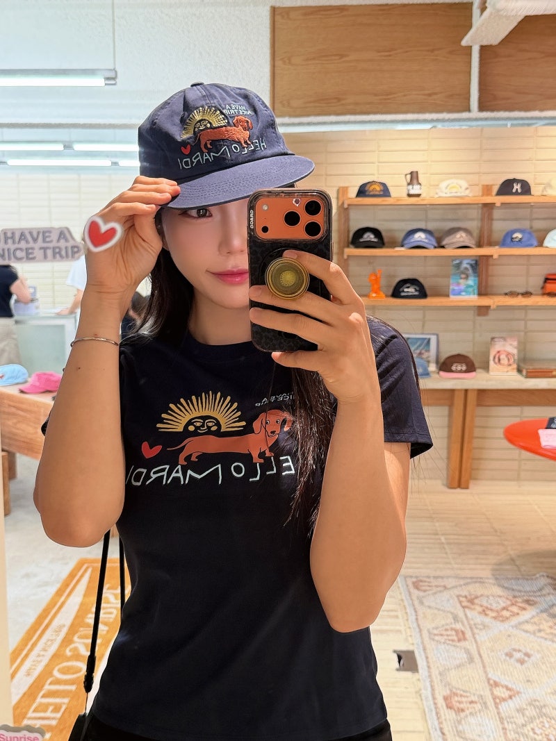 마르디 메크르디 x 헬로 선라이즈 콜라보 도산 팝업스토어 반팔 티셔츠 모자 착용 후기