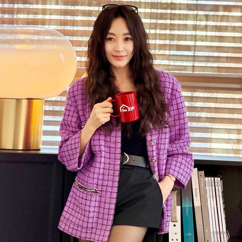 '과하다 VS 예쁘다'몸매 다 드러내는 김혜수 원색패션