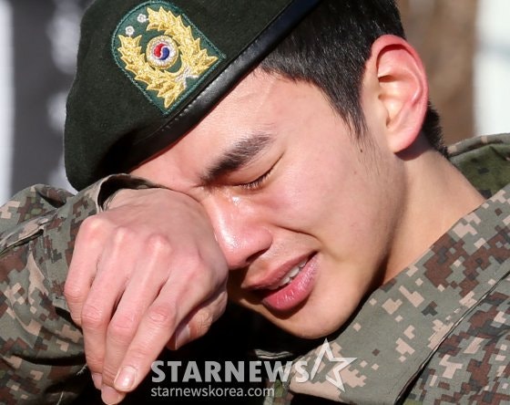 배우 유승호, 필름 사진 전시회 개최…수익금 유기묘 후원