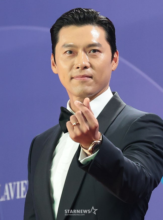 <b>현빈</b>, 데뷔 23년 만에 예능 도전, 유재석과 첫 버라이어티 승부
