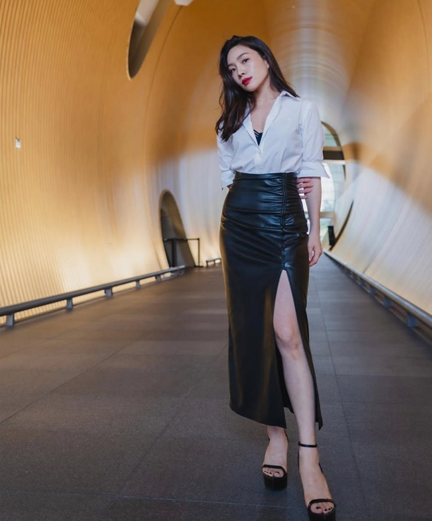 “대체 못하는 게 뭐야?” 5개 국어 최희서, 사복 보니 또 놀랐다… 로에베 백 컬러별로 드는 ....