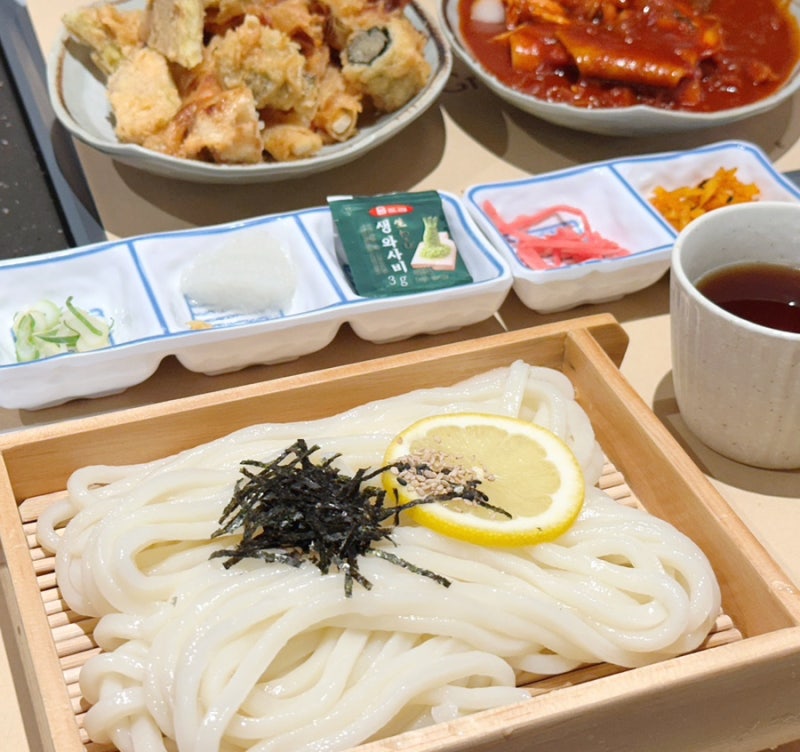 파주 롯데 프리미엄 아울렛 푸드코트 맛집｜테이스티 그라운드 우동 떡볶이