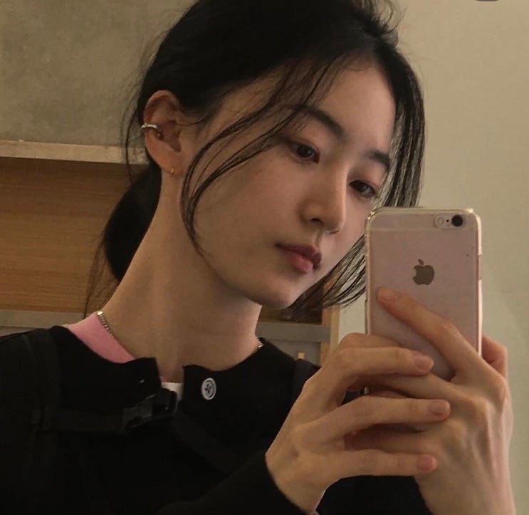깜짝 <b>결혼</b> 발표한 <b>장동윤</b>, 아무도 몰랐던 5살 연하 여배우 정체...
