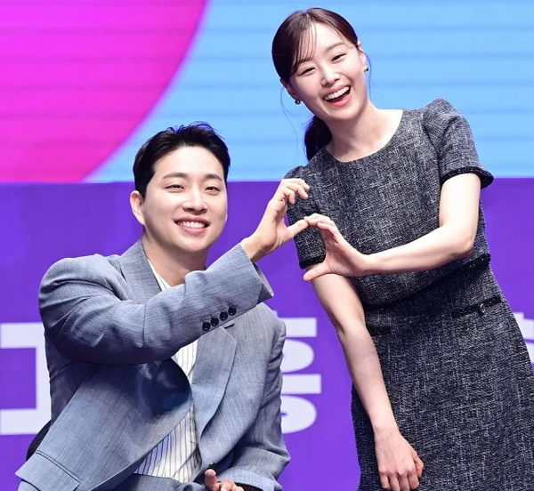<b>박위 KTX</b> 사고 논란 여파, 27일 강연 취소 및 댓글창 닫은 배경