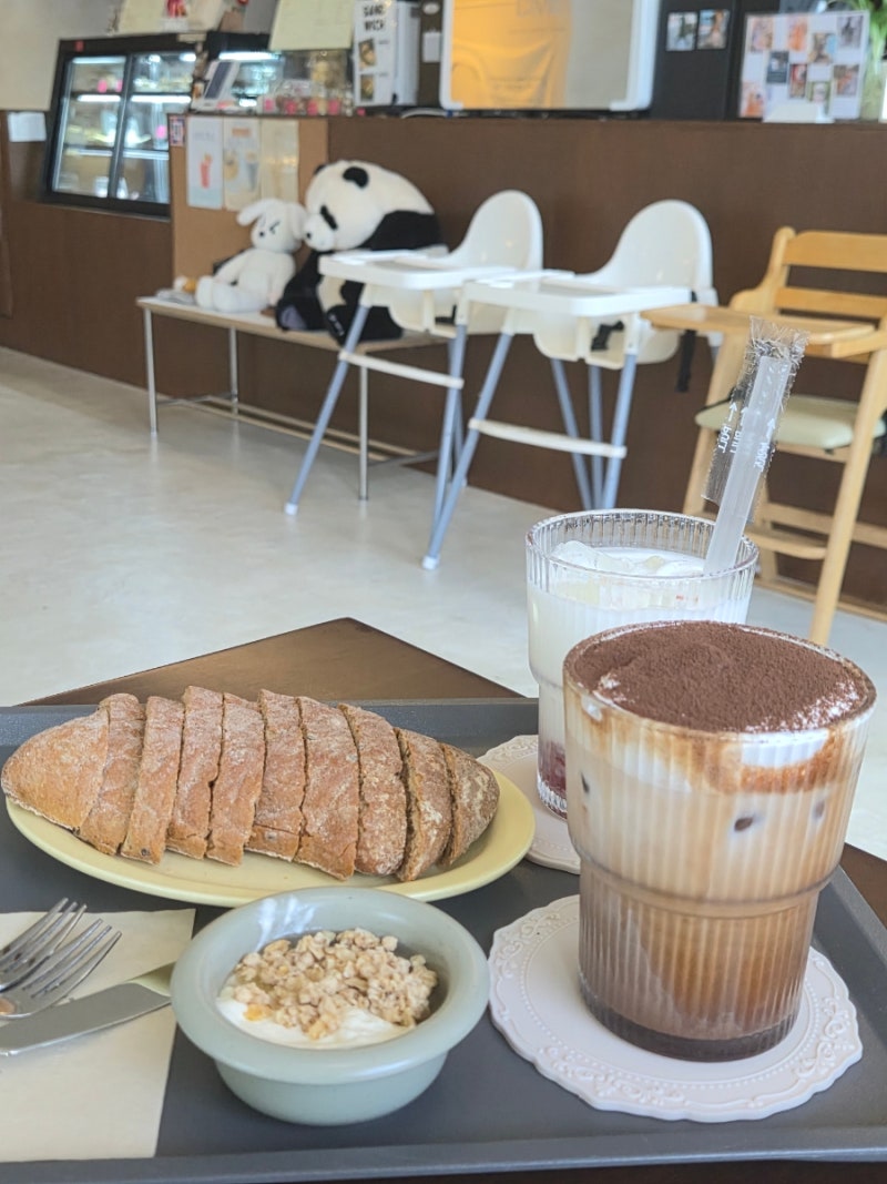 창원 늘푸른전당 근처 창원카페 카페빈집 | 카이막·잠봉뵈르와 빈케이크가 있는 창원이색데....