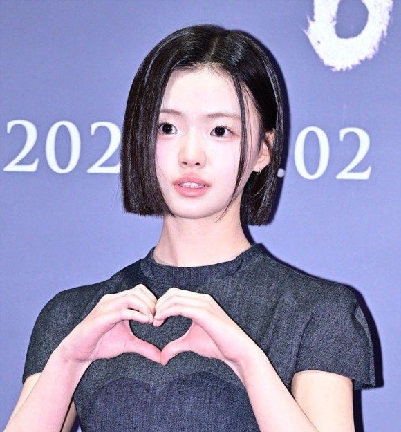 “미쓰백 꼬마 맞아?!” 시사회 나타나 폭풍성장 보여준 아역 여배우