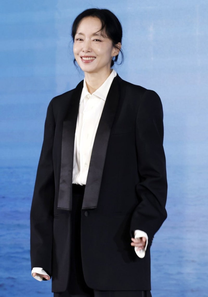 전도연이 설경구랑 4번째 결혼? 20년 만에 '그 감독' 만난 작품의 충격적 실체