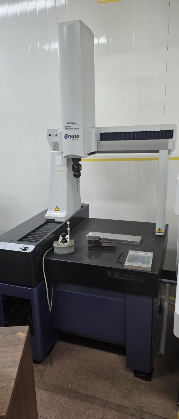 중고삼차원측정기 미쓰도요 Crysta Plus 504 측정범위 500x400x400mm 레니쇼우 PH10T 자동헤드 중고3차....