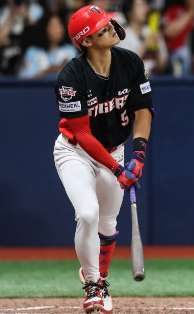 [KBO MVP 레이스] '40-100-100' 예약한 KIA 김도영 vs '투수 3관왕' 두산 곽빈... 초대형 변수는 아시안....