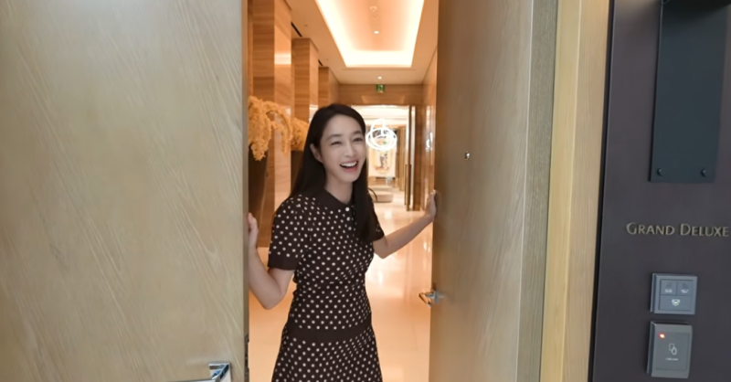 N천만 원 제대로 뽕 뽑았다..."소유하고 싶다" 이민정이 공개한 285평 풀빌라 호캉스 비하인드 ....