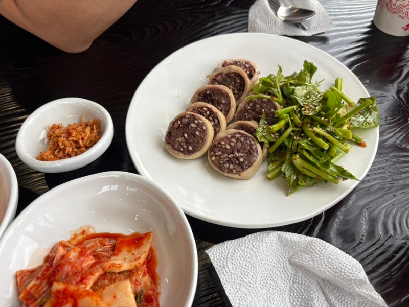 제주 공항 근처 애견동반 고기국수 맛집 - 서린 고기국수 순대 비빔국수 후기
