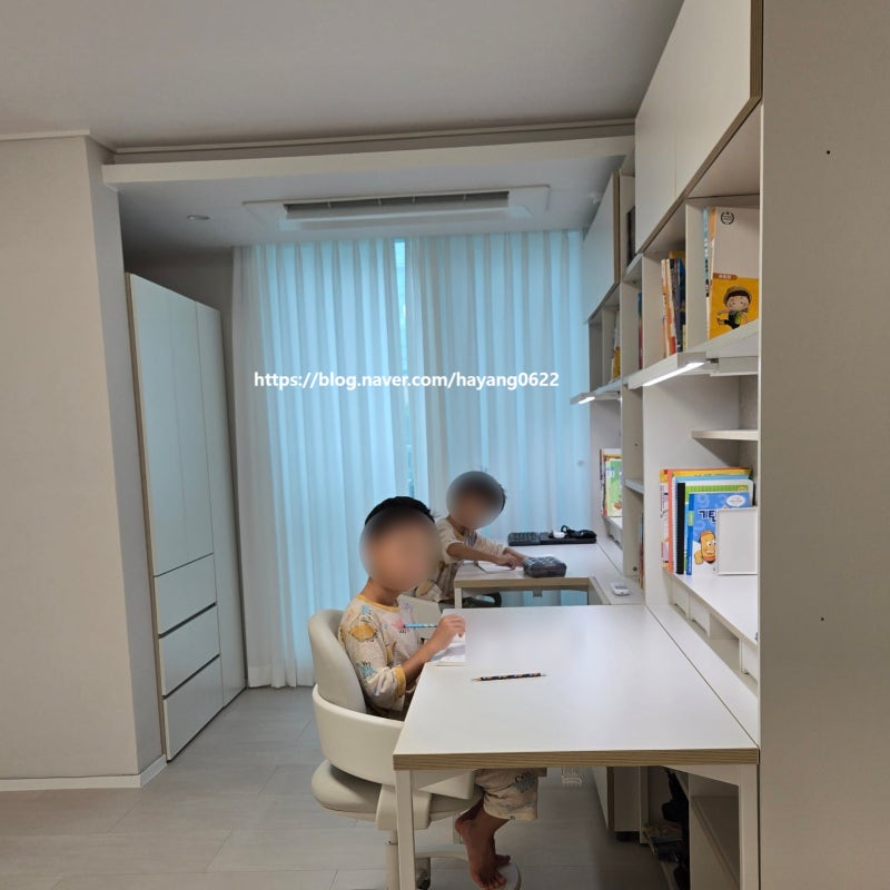 초등학생 공부방 인테리어｜아이 둘이 함께 쓰는 데스커 책상·시디즈 의자 후기