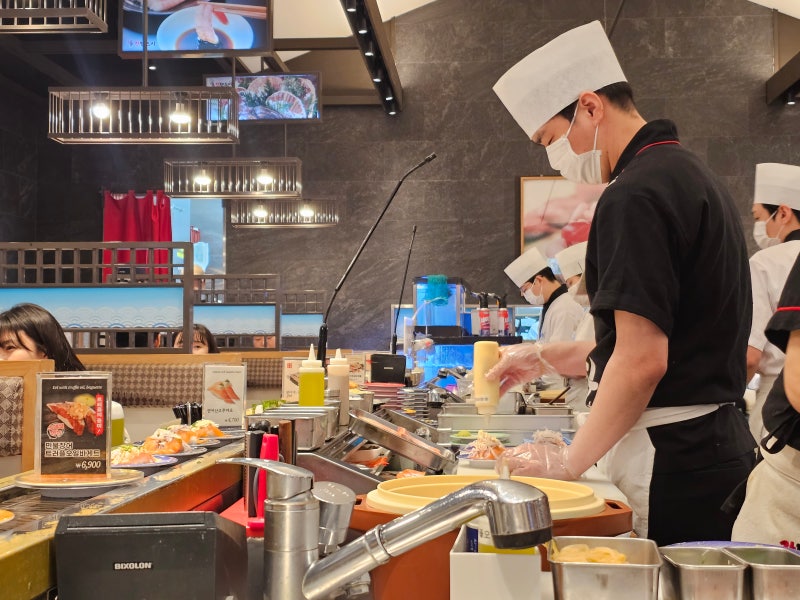 Godden Sushi at Lotte Mall Suji: A Top Rotating Sushi Restaurant in Yongin Suji
