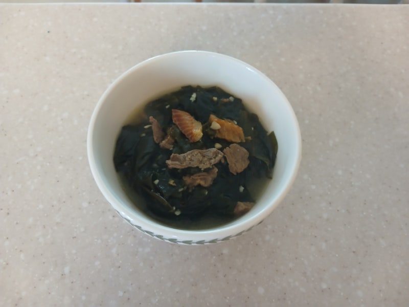 은퇴부부의 집밥 | 통영 돌미역으로 푹 끓인 미역국, 소고기,황태채,바지락까지,