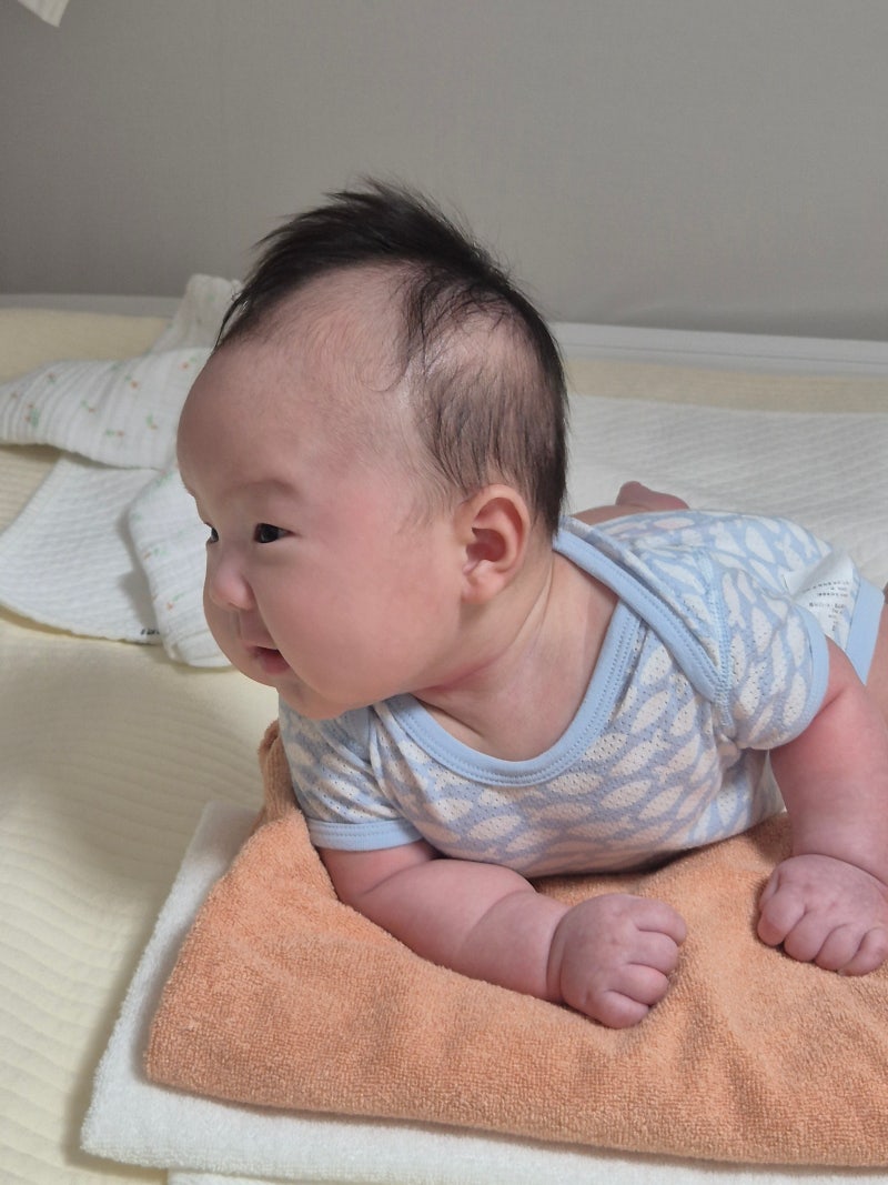 아기 고개가 한쪽으로? 신생아 사두 사경 차이 확인해 본 후기