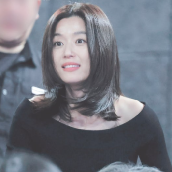 "뭘 입어도 화제.." 468억 건물주가 입은 2천만원 꾸안꾸 사복패션
