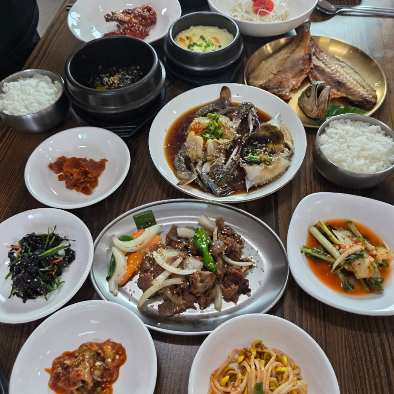 청주 상당산성 맛집 부모님도 만족한 엄마네 식당 보리굴비 간장게장 맛있는 푸짐한 백반집 ....