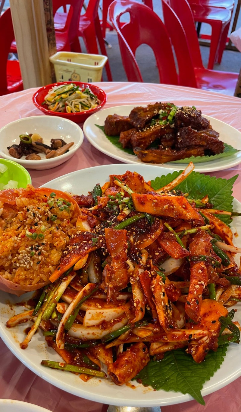 속초 등대해수욕장 포장마차거리 김서방네 : 홍게무침 + 쪽갈비를 같이 ? 단짠맵 이 조합 미....