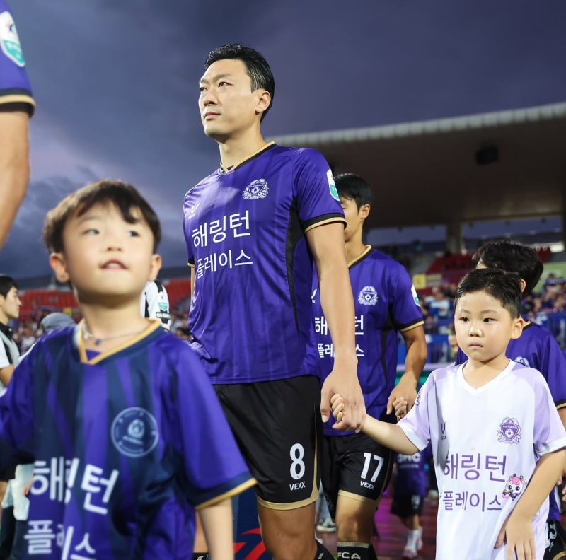[안양FC] 안양FC 에스코트 키즈 신청방법｜8살 아들의 특별한 축구장 경험, 선수 손잡고 입장....