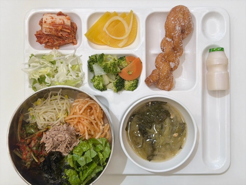 한국에너지공과대학교점 8/25 화 중식 열무참치비빔밥 시금치된장국 브로콜리야채볶음 설탕....