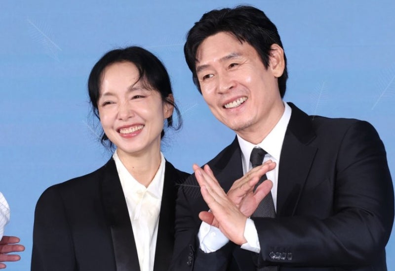전도연·설경구, 26년째 부부? 190개국 공개 앞둔 '가능한 사랑'의 파격 실험