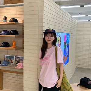 [마르디 메크르디 x 헬로 선라이즈] 도산 팝업스토어 단독 콜라보 반팔 티셔츠&모자 착용 후....