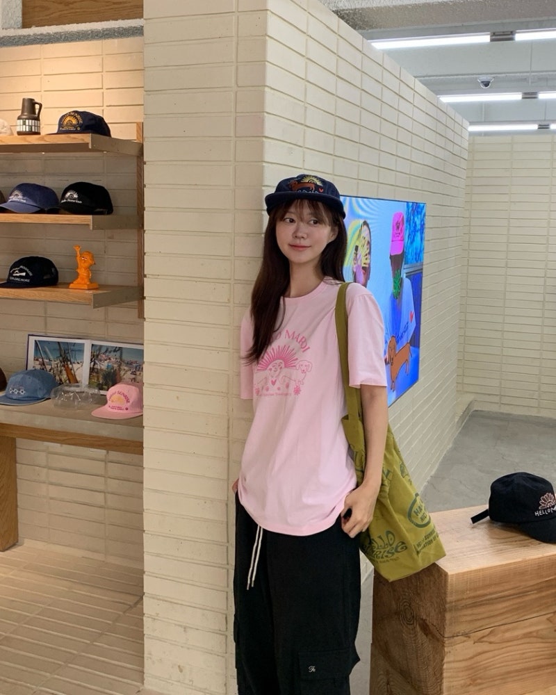 [마르디 메크르디 x 헬로 선라이즈] 도산 팝업스토어 단독 콜라보 반팔 티셔츠&모자 착용 후....