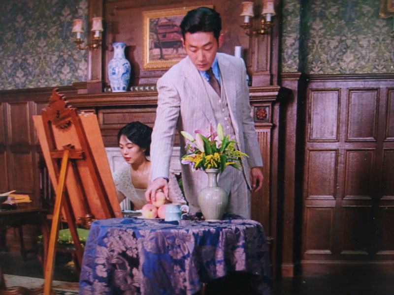 [아가씨] 백작(하정우 분), 히데코(김민희 분), 숙희(김태리 분)에게 복숭아의 의미는?