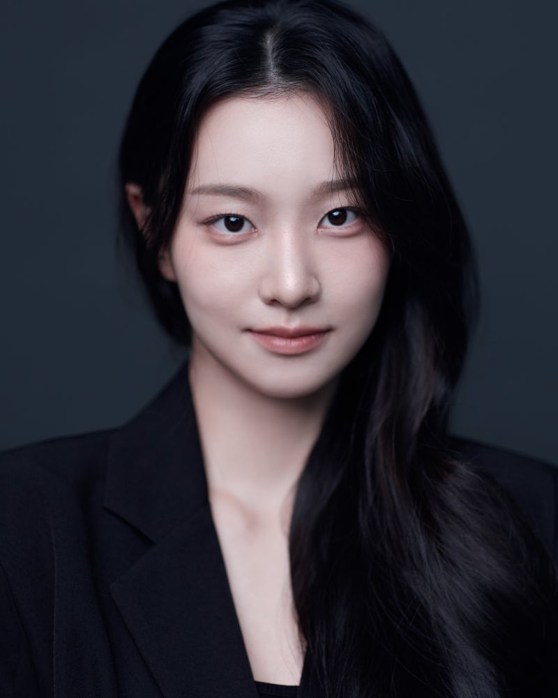 배우 김이경, 빅스마일엔터테인먼트와 재계약… 이후 행보 이어간다