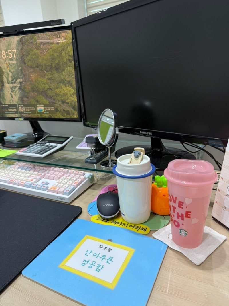 새로운 사무실 책상 꾸미기: 앱코 A108K 기계식 키보드 말차 그린, 벚꽃축, 별의 커비 키캡, 모....