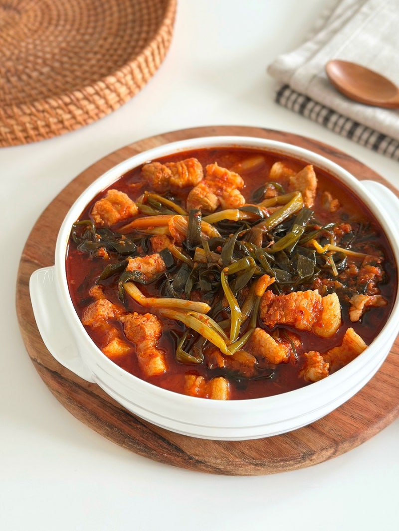 분명히 입맛 없었는데.. 밥 2공기 순삭하는 파김치찜 만들기