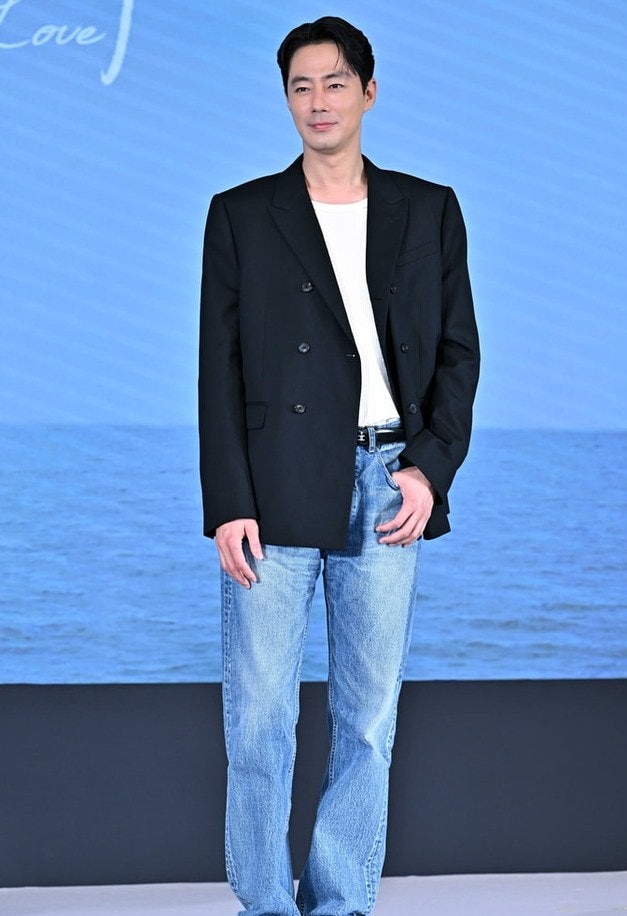 조인성, 188cm 비율로 난리난 제작발표회…이창동 신작 ‘가능한 사랑’ 실체는?