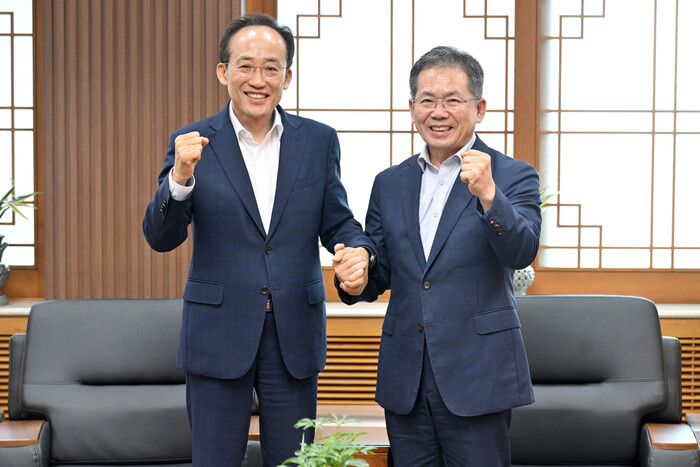 김진열 군위군수, 대구시장과 <b>TK</b>민·군통합<b>공항</b> 협력 방안 논의