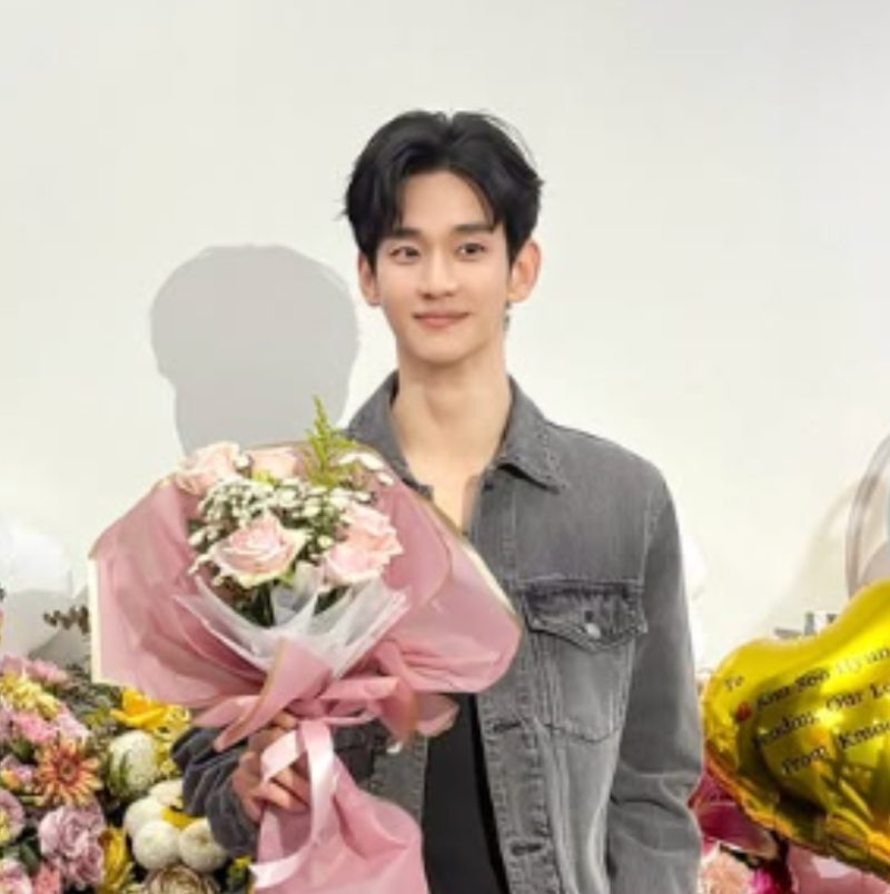"1년 5개월 만 컴백" 김수현 현장 인증샷 화제, 인도네시아 뒤흔든 드림하이 열창