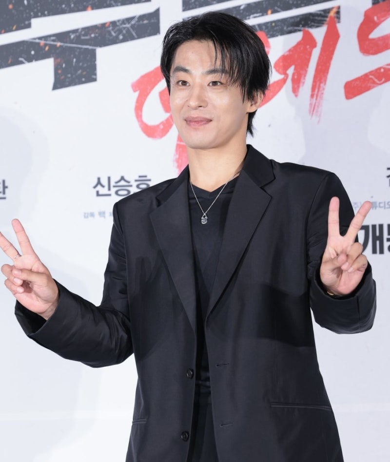 구교환이 빨간 머리를 택한 진짜 이유, 72시간 룰의 비밀이 거기 있었다