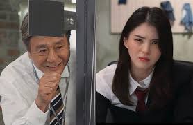 한소희 나무위키 보다가 놀랐네…타투보다 더 의외인 최민식과 ‘인턴’ 조합