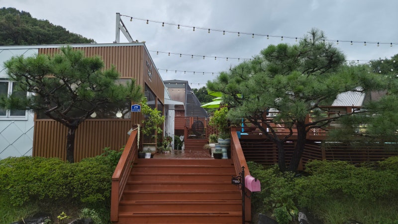 용인 세모난나무 펜션｜수영장 있는 독채펜션, 비 오는 날에도 물놀이