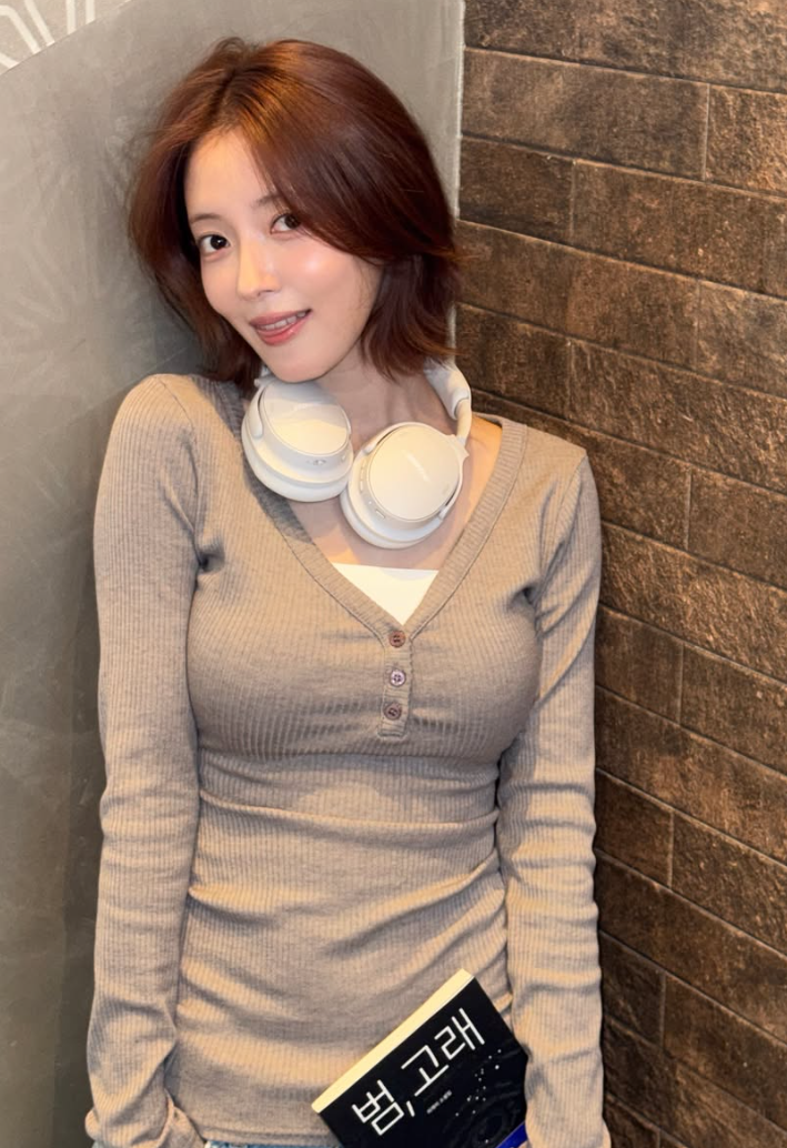 헤드폰 하나로 분위기 달라진 이세영, 편안한 일상 속 자연스러운 매력