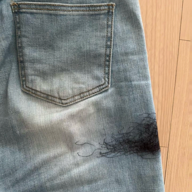 산 지 일주일 된 청바지에 볼펜 자국.. 버리기 직전 천원으로 살렸어요