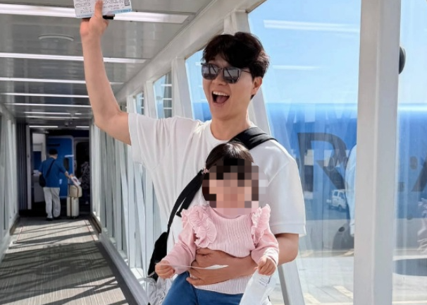 ✈️ 박수홍, 딸 울음에 내렸다가 재탑승... 괌행 비행기 1시간 지연 논란