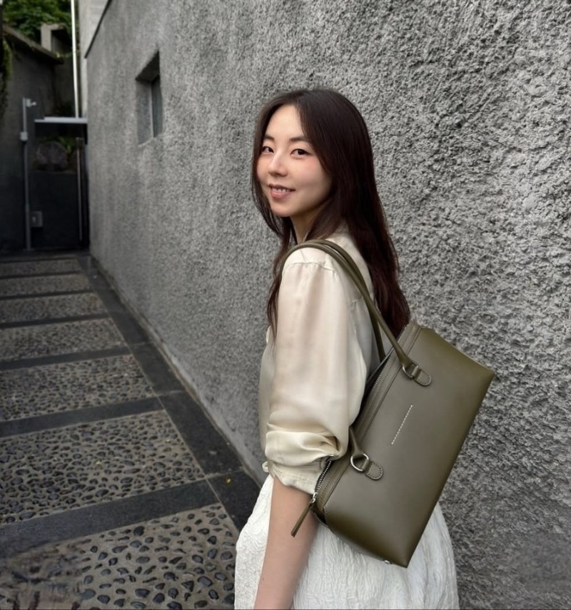 안소희 미니멀한 데일리 가방, 100만원 이하 명품백 메종 마르지엘라 숄더백