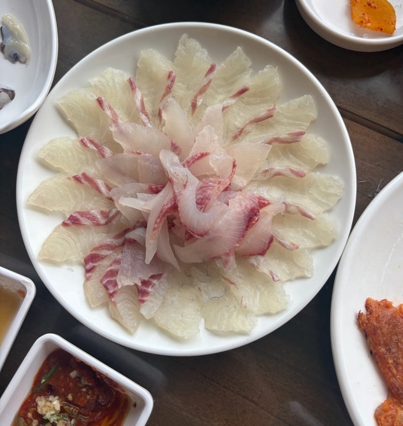 경주 감포 당일치기 여행코스 추천(신라의 달밤 포차거리, 디저트 카페까쥐)