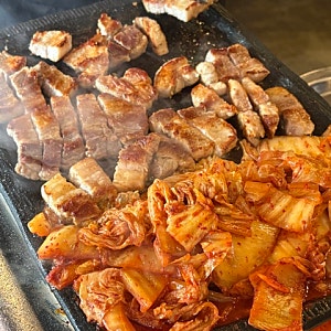 합정 맛집 구워주는 김치 삼겹살 끝판왕 마부자생삼겹살 합정점 솔직 후기