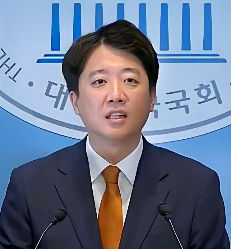 빗나간 승부수: 개혁신당 자중지란 속 <b>이준석</b> 대표 전격 사퇴