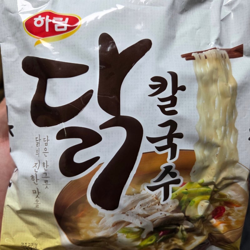 하림닭칼국수 라면 후기 면발이 잘끊어진다 국물도 그냥 그렇다