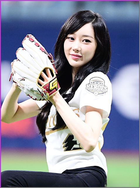 aespa Giselle's First-Ever Pitch at Gocheok Dome, Even Sparking Concerns Like “Let's Eat a Bit More”