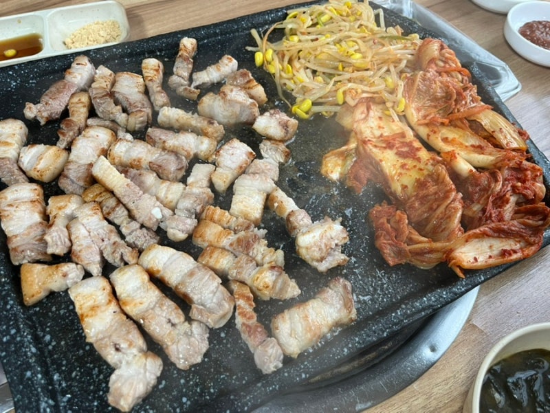 속초 현지인맛집, 속초여행 필수코스 삼겹살맛집 생통삼겹살