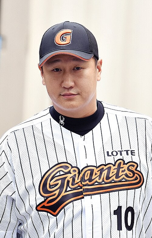 조선의 4번 타자 이대호, 한국·일본·미국을 누빈 거인의 야구 인생