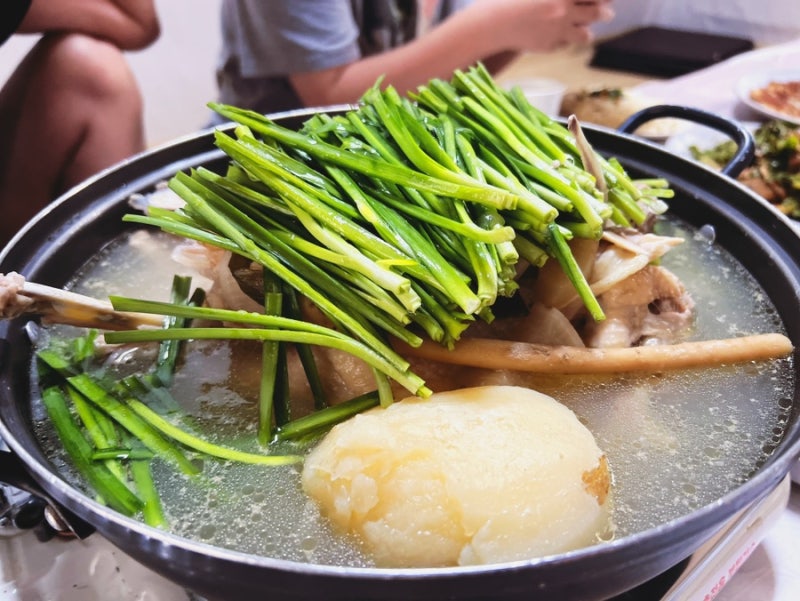 가평맛집 동기간 토종닭백숙, 숲속 방갈로에서 즐기는 건강한 음식 허영만의 백반기행