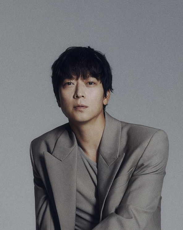 강동원, ‘늑대의 유혹’ 우산 장면이 벌써 22년 전…강동원은 왜 아직도 특별할까